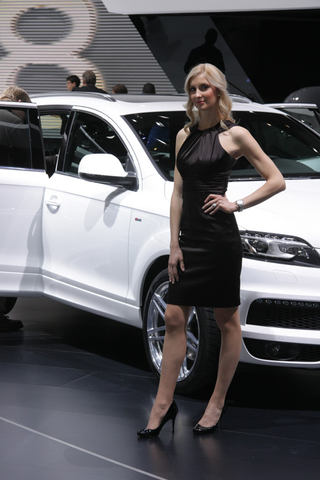 Illustration for article titled Booth Professionals of the 2010 Detroit Auto Show